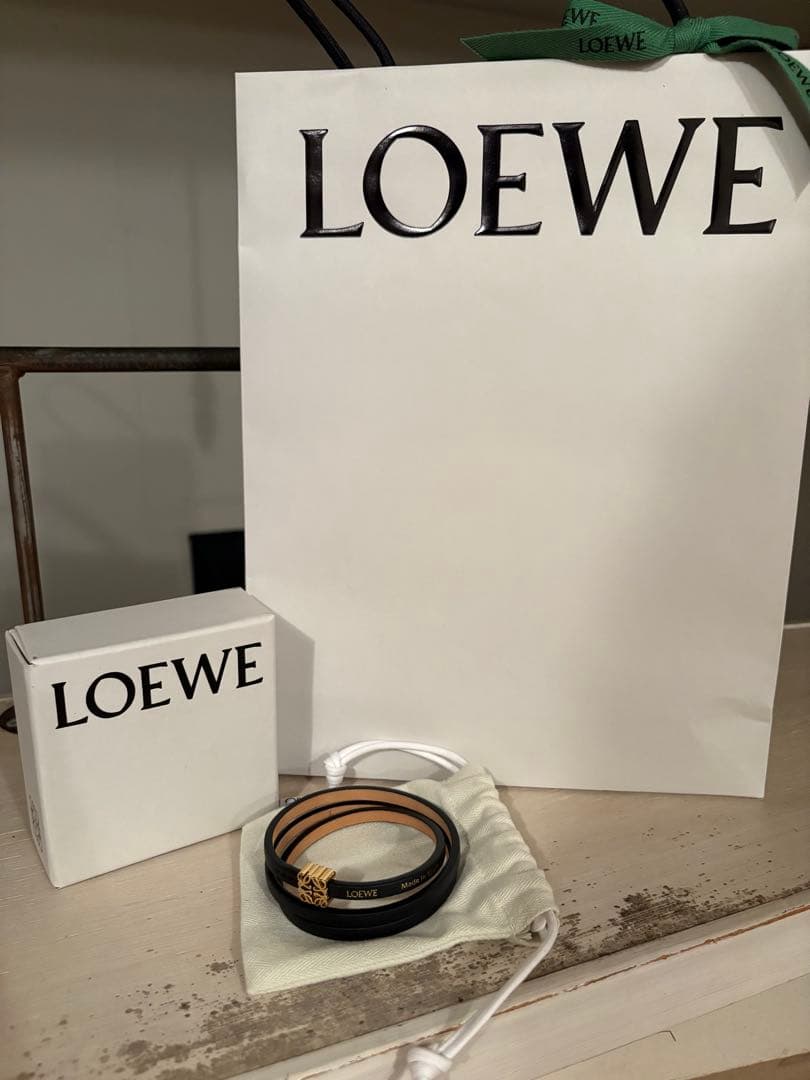 LOEWE ブラックレザー バングル