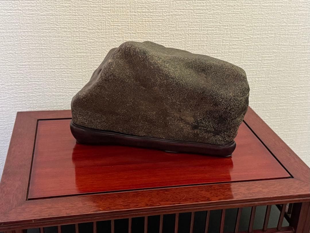 瀬田川石 金梨地石 稀少石 水石 三大銘石 山型 鑑賞石 黒石 真黒石 置物
