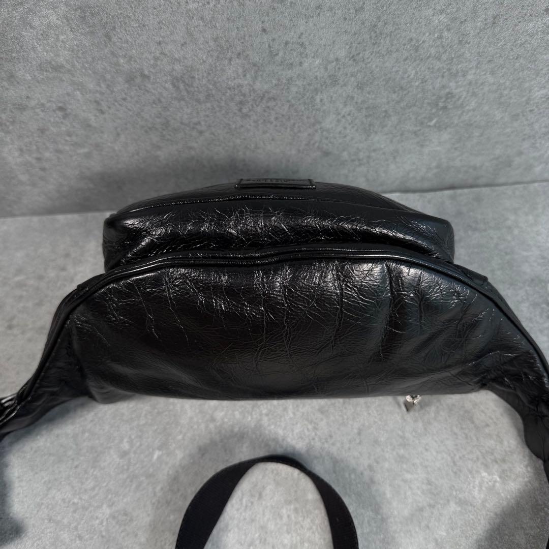 美品 サンローラン ロゴ エンボス レザー メンズ ウエスト ボディバッグ 黒