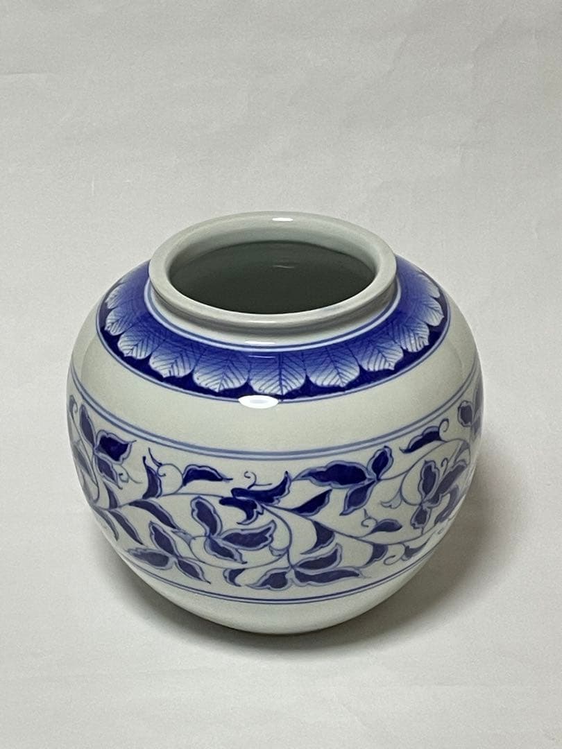 陶磁器　花瓶　花器　白地紺色葉模様　レトロ