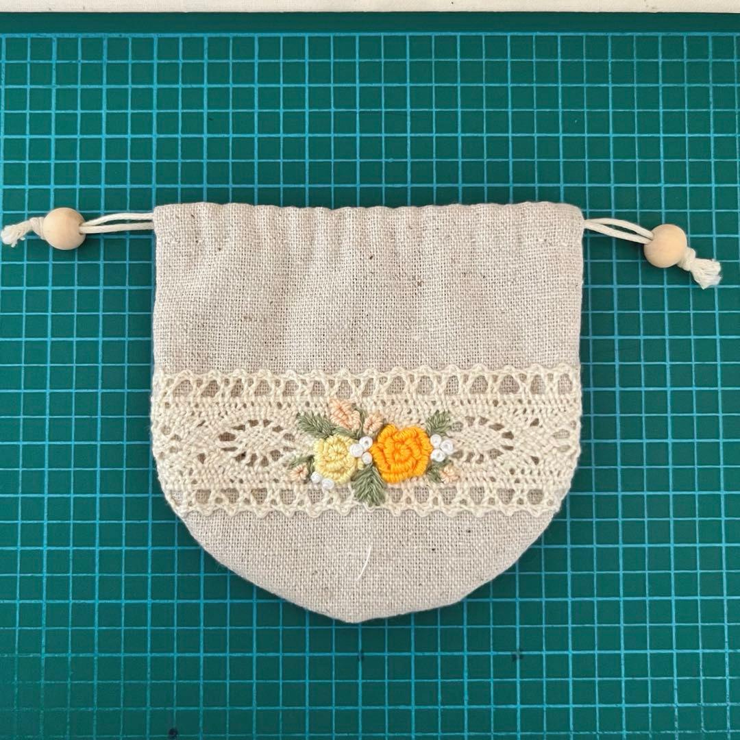 2406-2 手のひら巾着サシェ 香り袋  綿麻 刺繍 SOLD→ご注文承ります
