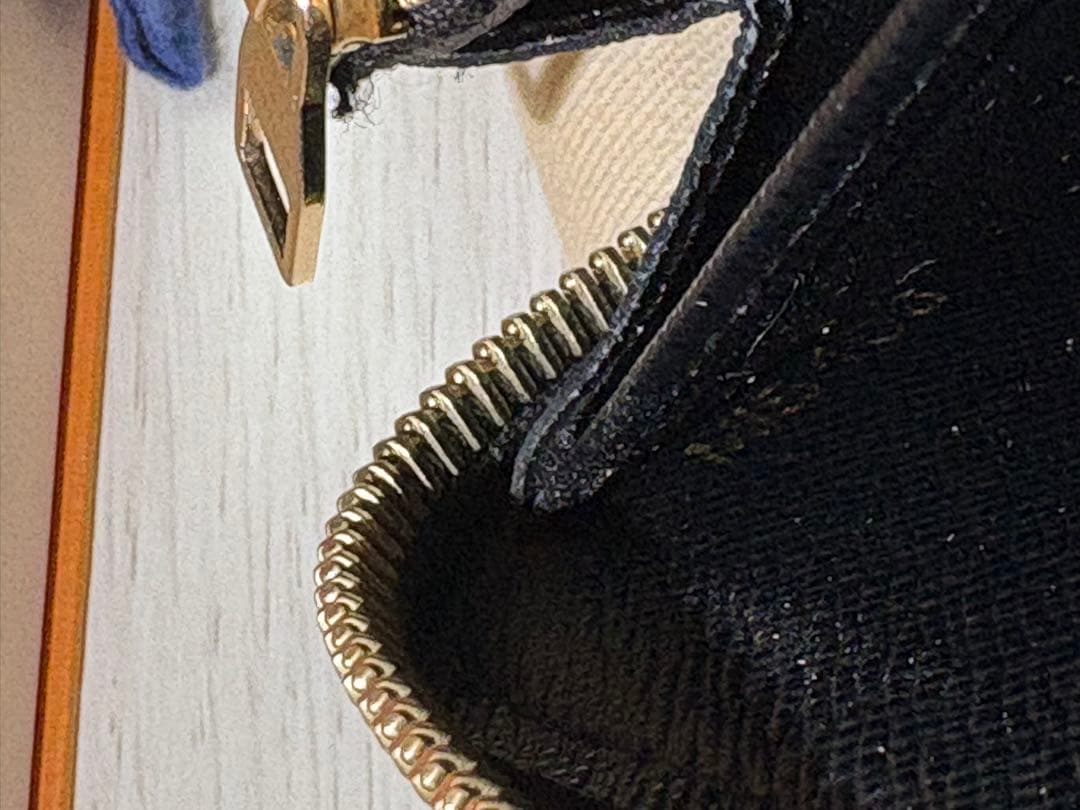 折財布　ブラック