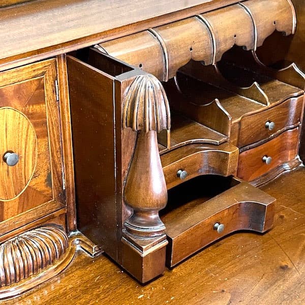 アンティーク　デスク　クイーンアン様式　ガブリオールレッグ　猫足　隠し引き出し
