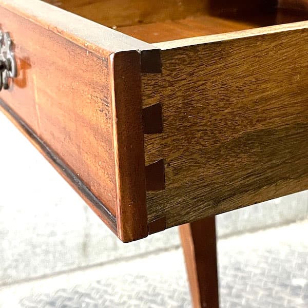 アンティーク　デスク　クイーンアン様式　ガブリオールレッグ　猫足　隠し引き出し