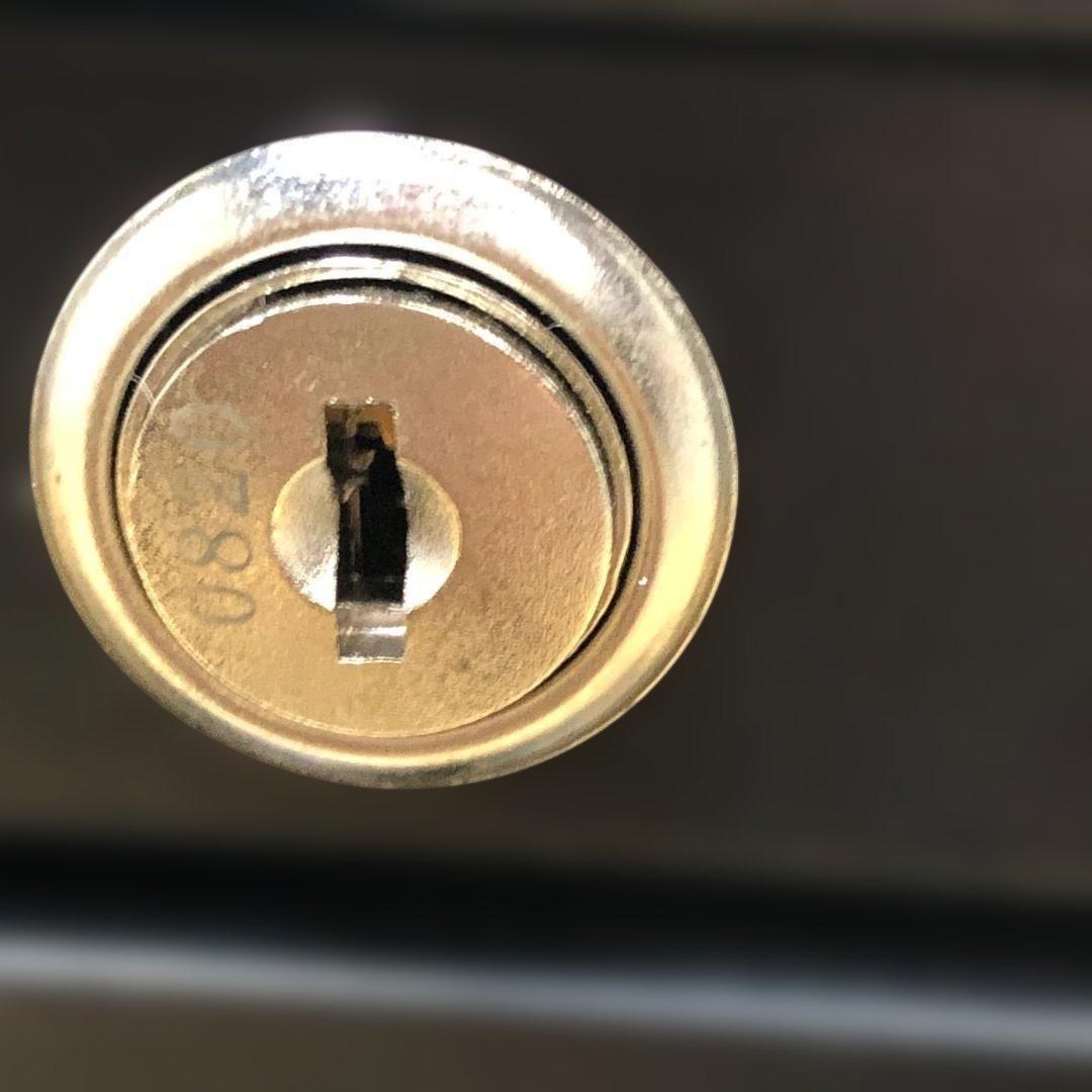 送料無料 【美品】NAIKI 鍵付きスチールワゴン 3段 　250720-5