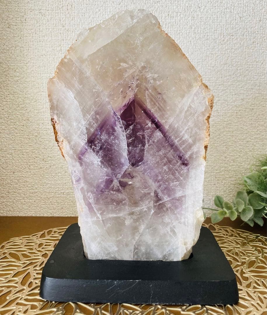 万華鏡✨ パープルファントムアメジスト　訳あり特別価格　台座付き　置物　原石