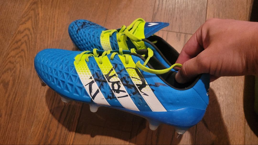 【当時湘南ベルマーレ】山田直輝選手 着用スパイク 直筆サイン入り