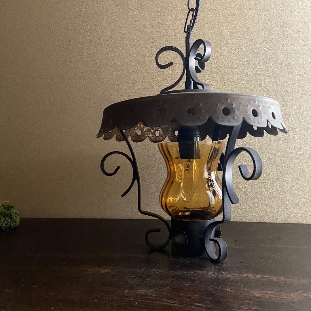アンティーク　ペンダントライト　アンバーガラス　吊り照明