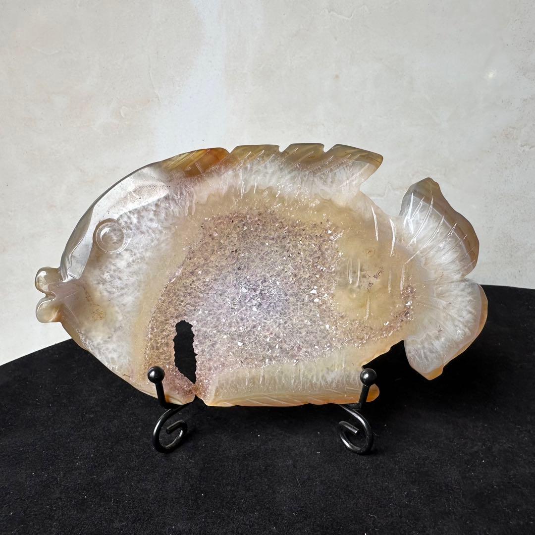 天然石アメジスト共生瑪瑙の魚　置物　彫物NO.072406