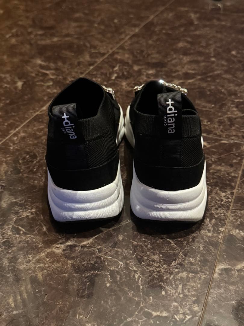 +diana クリスタルバックル　ニットソックススニーカー　ミッドカット丈