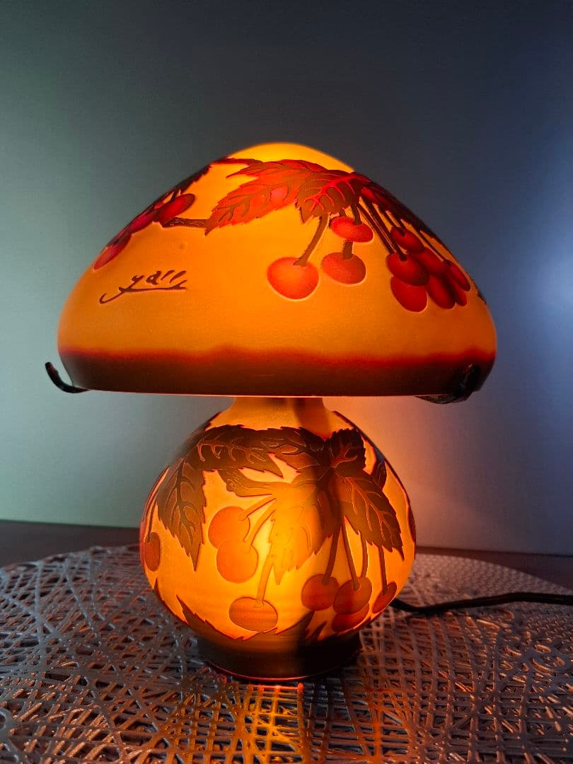 限定セール‼️アンティークガレ風キノコ型　テーブルランプ　被せガラス　サクランボ