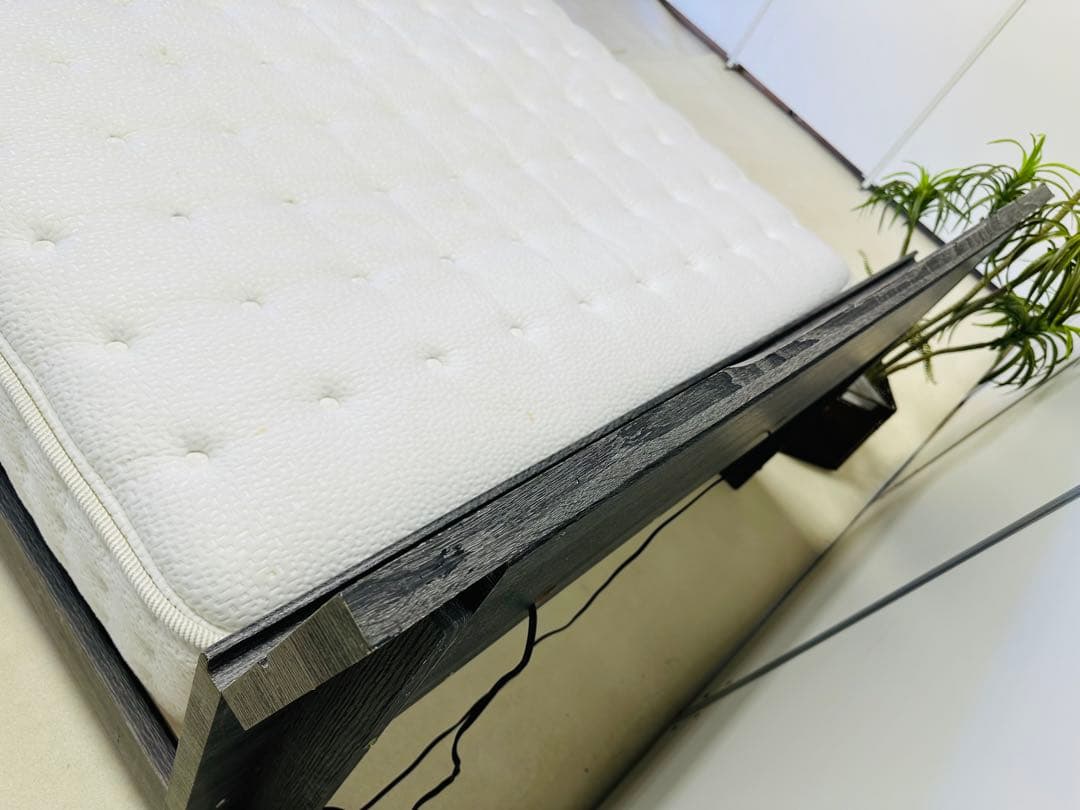 ダブルベッドマットレスフレーム LEDライト付き