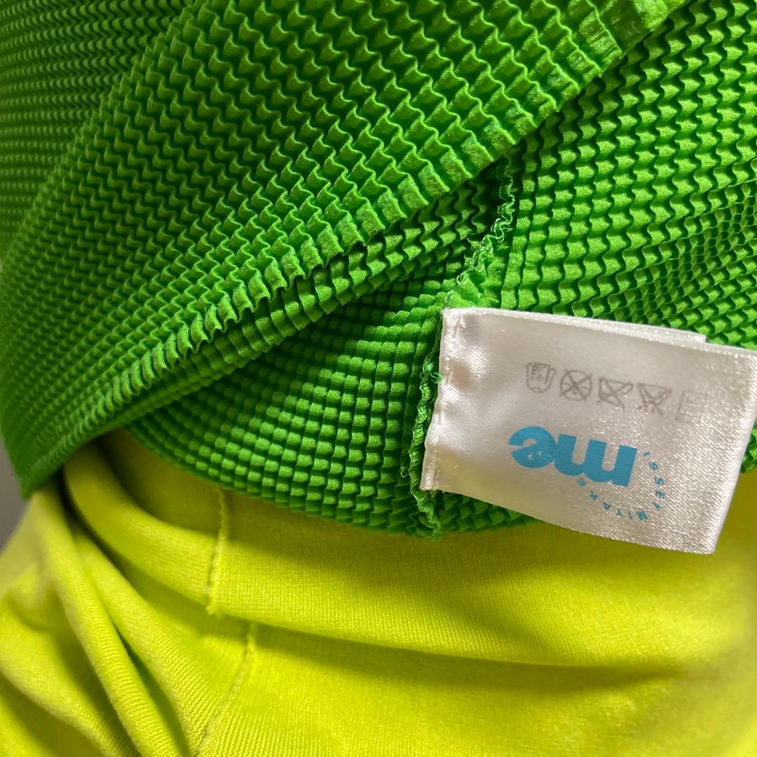 プリーツプリーズトップス　グリーンカラー