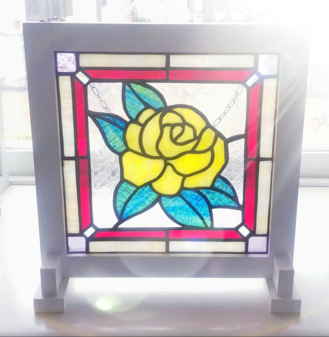 金運アップモチーフ　ステンドグラス　黄色ローズのパネル