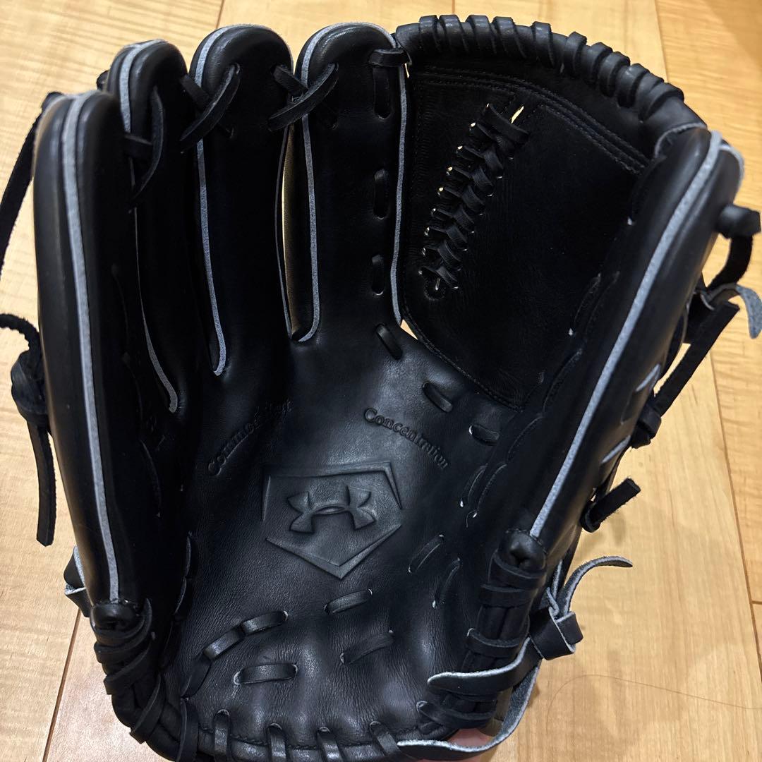 アンダーアーマー 硬式グローブ（左投手用 金子千尋モデル）