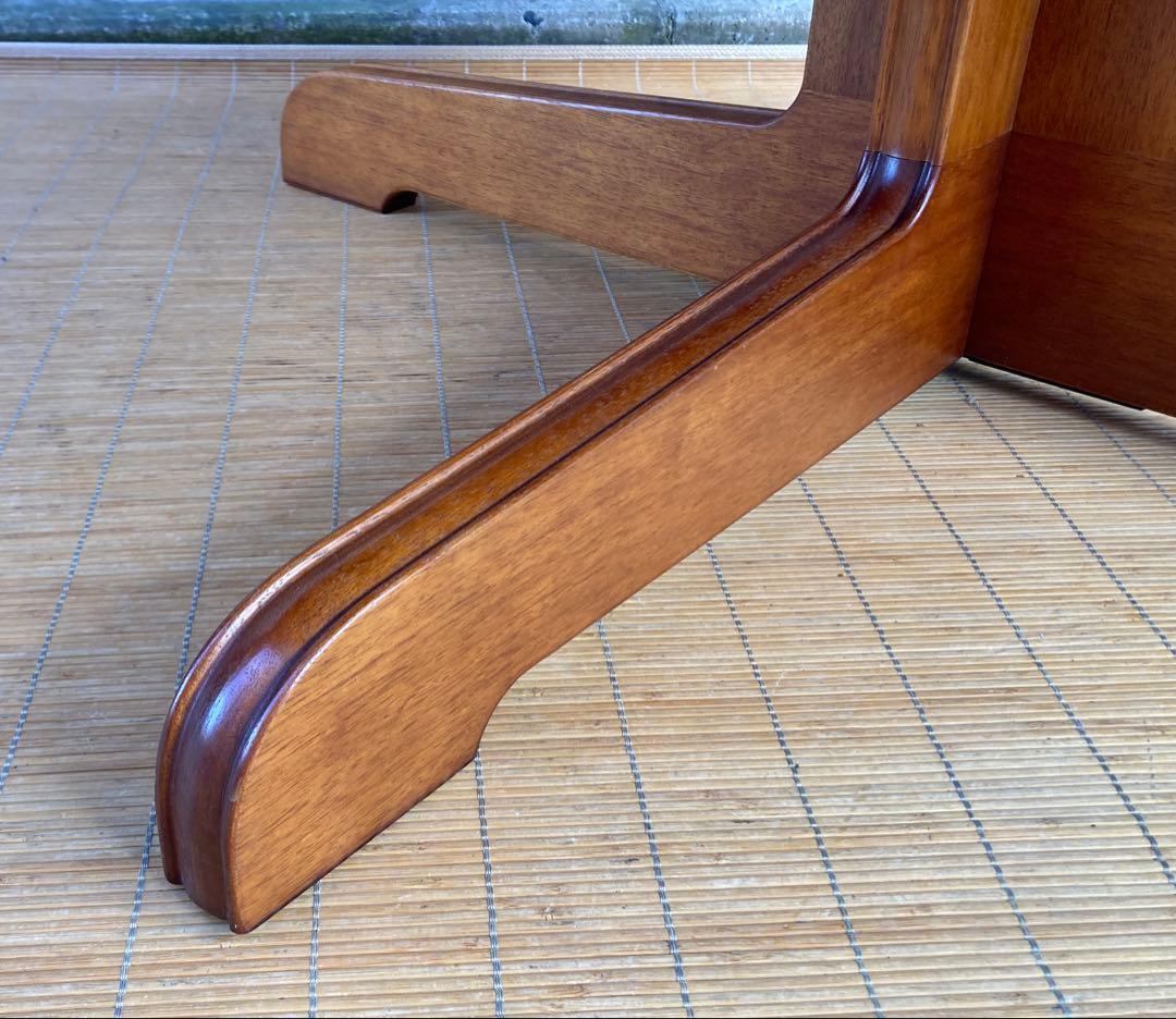 ガラスカバー付き八角形のセンターテーブル