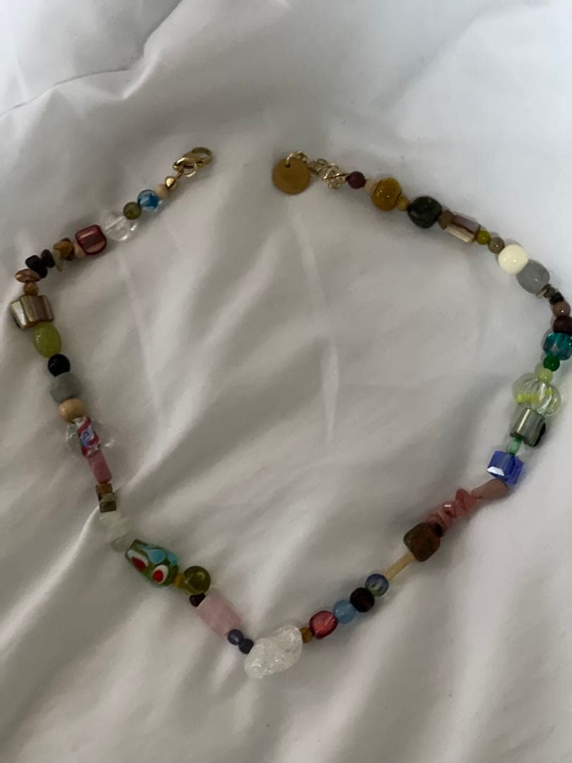 taka着用 LiBeRté 多色ビーズ ネックレス