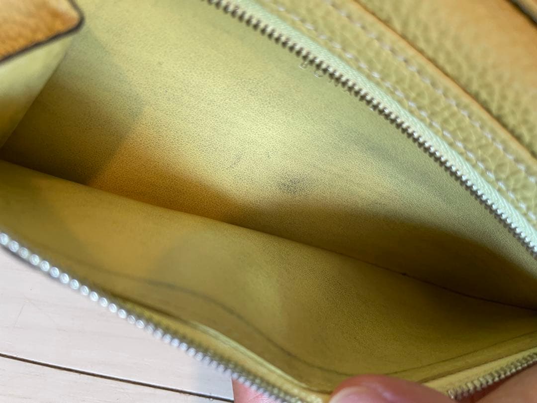 値下げ⭐︎レザー二つ折り長財布 グレージュ　イエロー