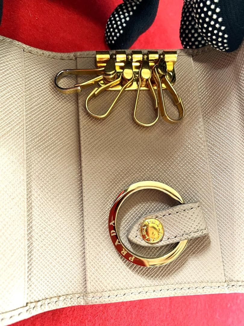 プラダ 4連 キーケース 1PG004 サフィアーノレザー ピンクベージュ