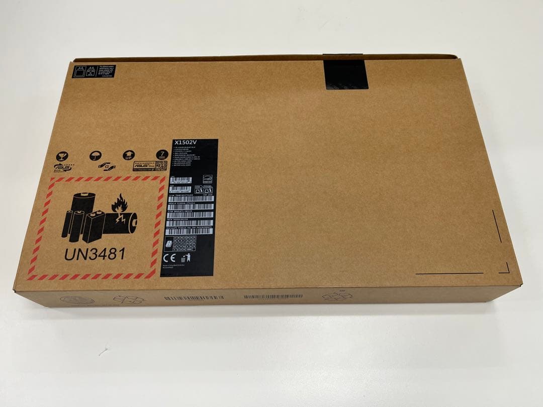 ASUS Vivobook 15.6インチi7, 16GB 1TB SSD