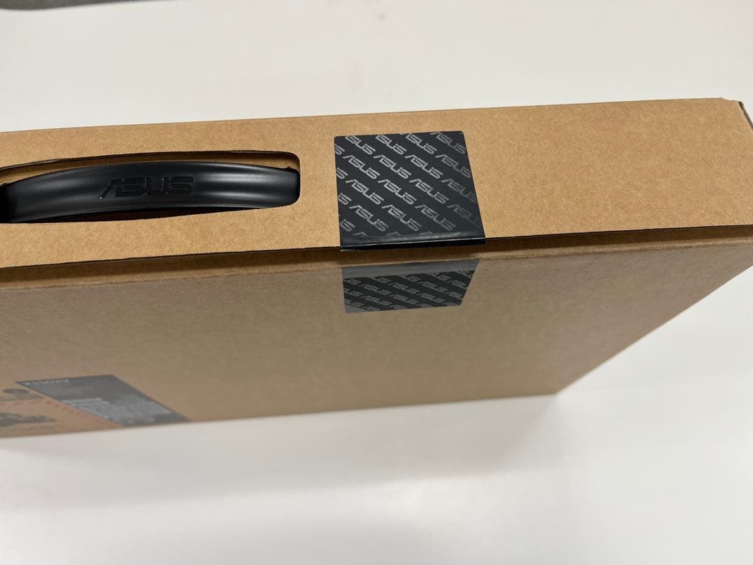 ASUS Vivobook 15.6インチi7, 16GB 1TB SSD