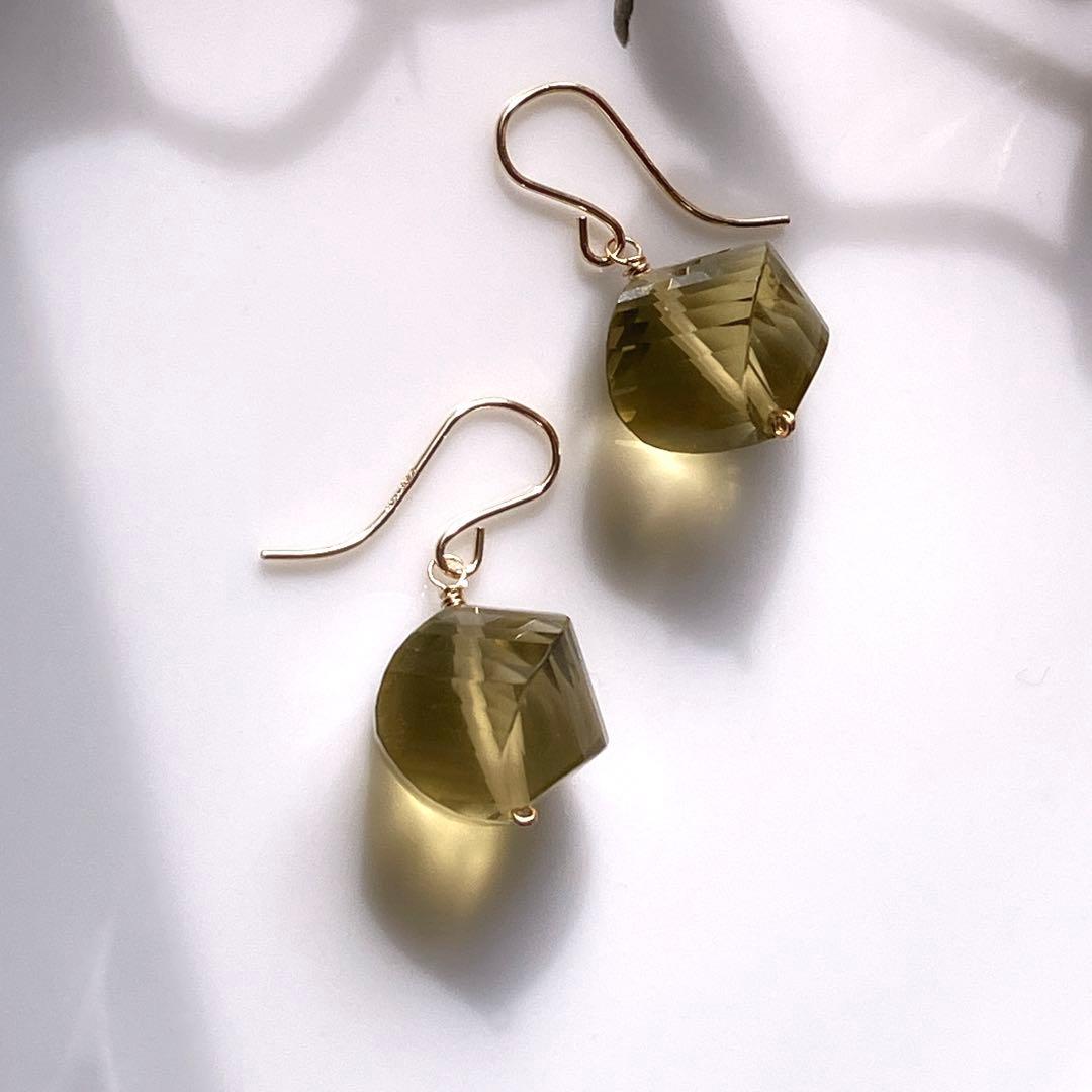 Kaya◆ひねりコンケーブカット✧ハニークォーツピアス