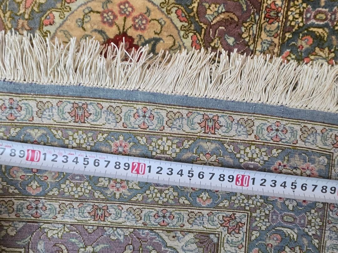 ペルシャ絨毯クム産本物手織り新品Moharari 工房花柄ラグ 青とクリーム色