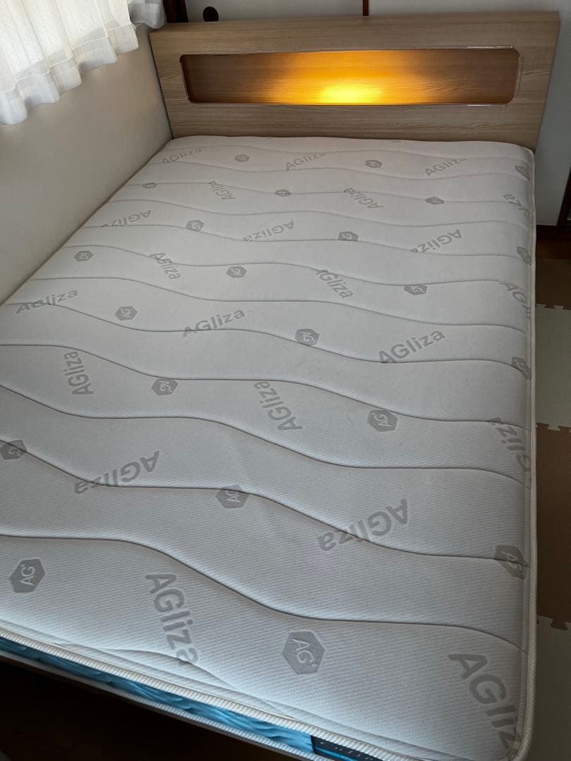 ベッドセット（セミダブルマットレス、ベッドフレーム）