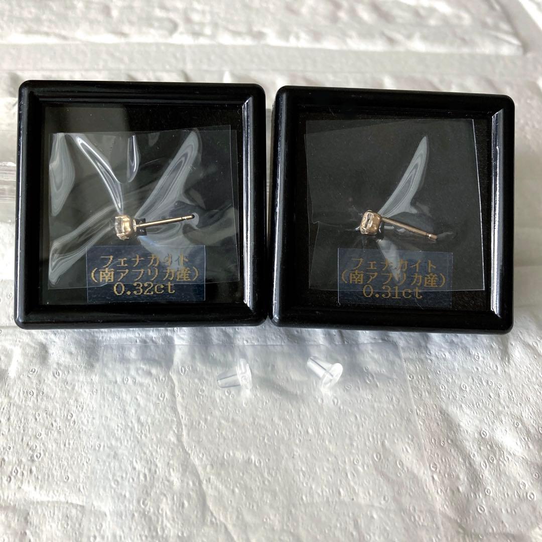 フェナカイト 10金ピアス（両耳）