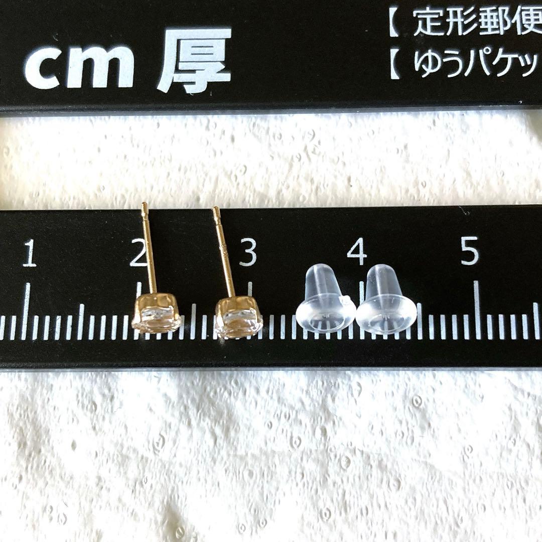 フェナカイト 10金ピアス（両耳）