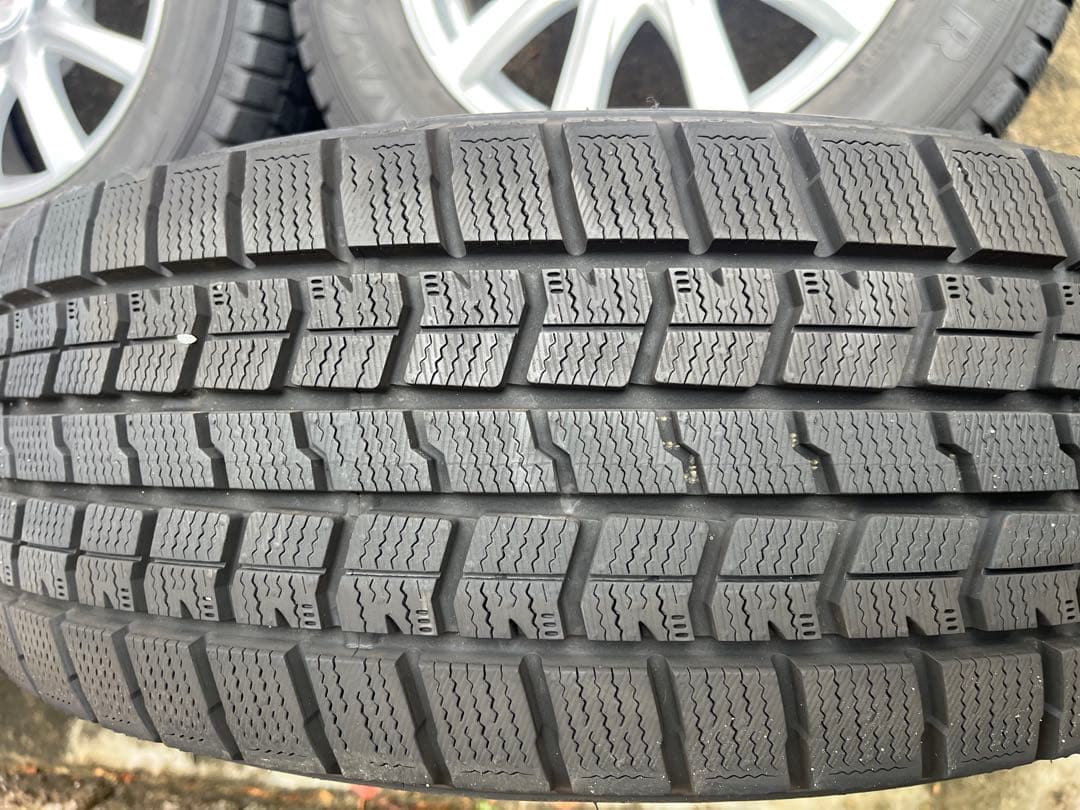 最終値下げ　スタッドレスタイヤ 16インチ グッドイヤー バリ溝30系