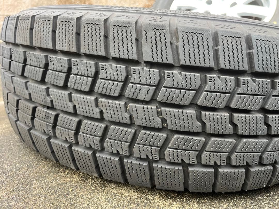 最終値下げ　スタッドレスタイヤ 16インチ グッドイヤー バリ溝30系