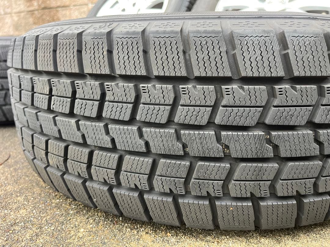 最終値下げ　スタッドレスタイヤ 16インチ グッドイヤー バリ溝30系