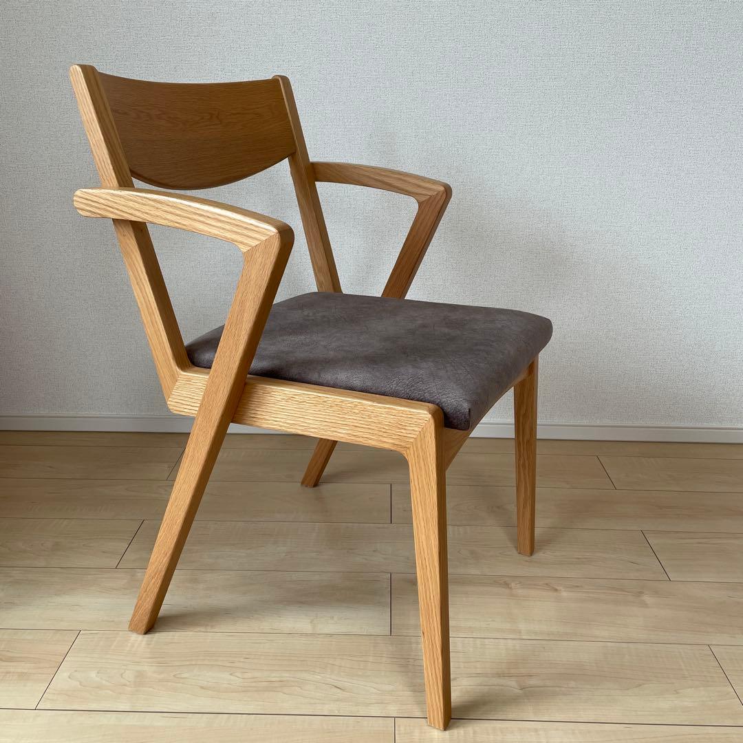オーク材アーム付きチェア グレークッション