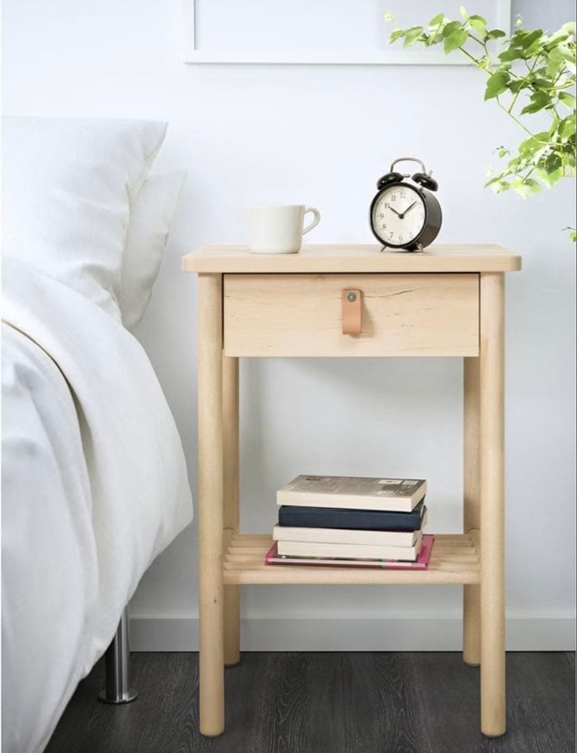 IKEAビョルクスネース チェスト／サイドテーブル