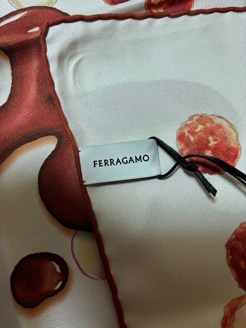 Ferragamo フェラガモ シルク　スカーフ　90×90⑤