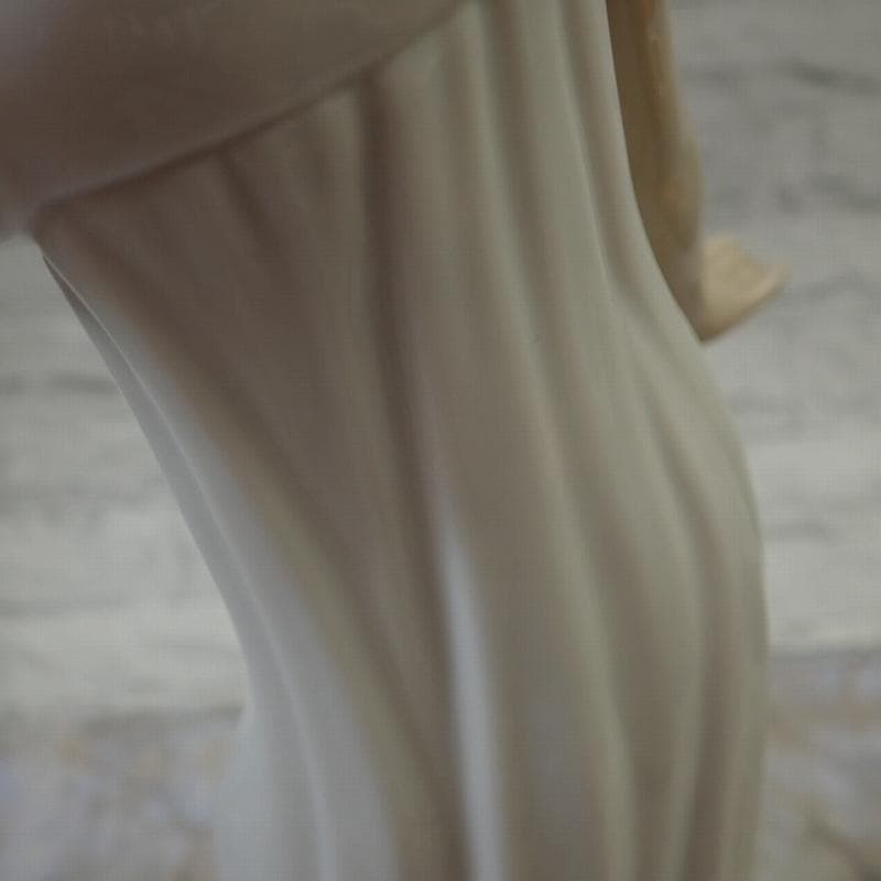 RU-6400 ＮＡＯ フィギュリン あくびをする少女