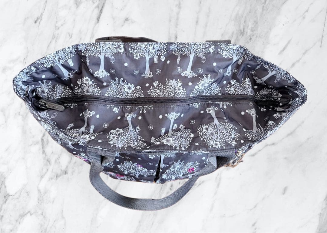 【入手困難】LeSportsac ディズニー コラボ 刺繍 トートバッグ