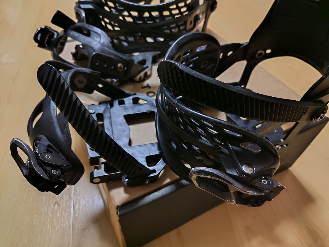 BURTON 　HICHHIKER　Mサイズ　ヒッチハイカー SPARK R&D