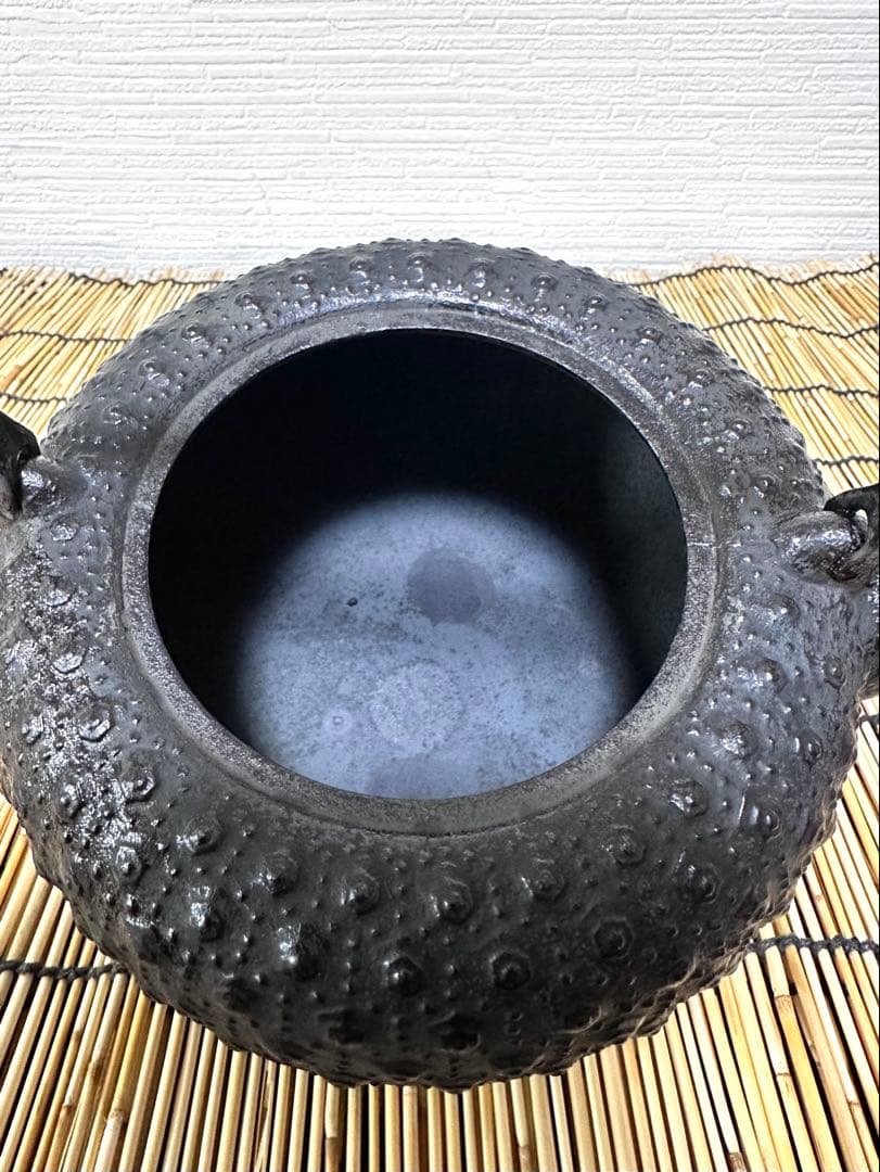 未使用保管品、供箱、付属品付　南部岩鋳造　１８型小槌亀甲　南部鉄瓶　南部鉄器