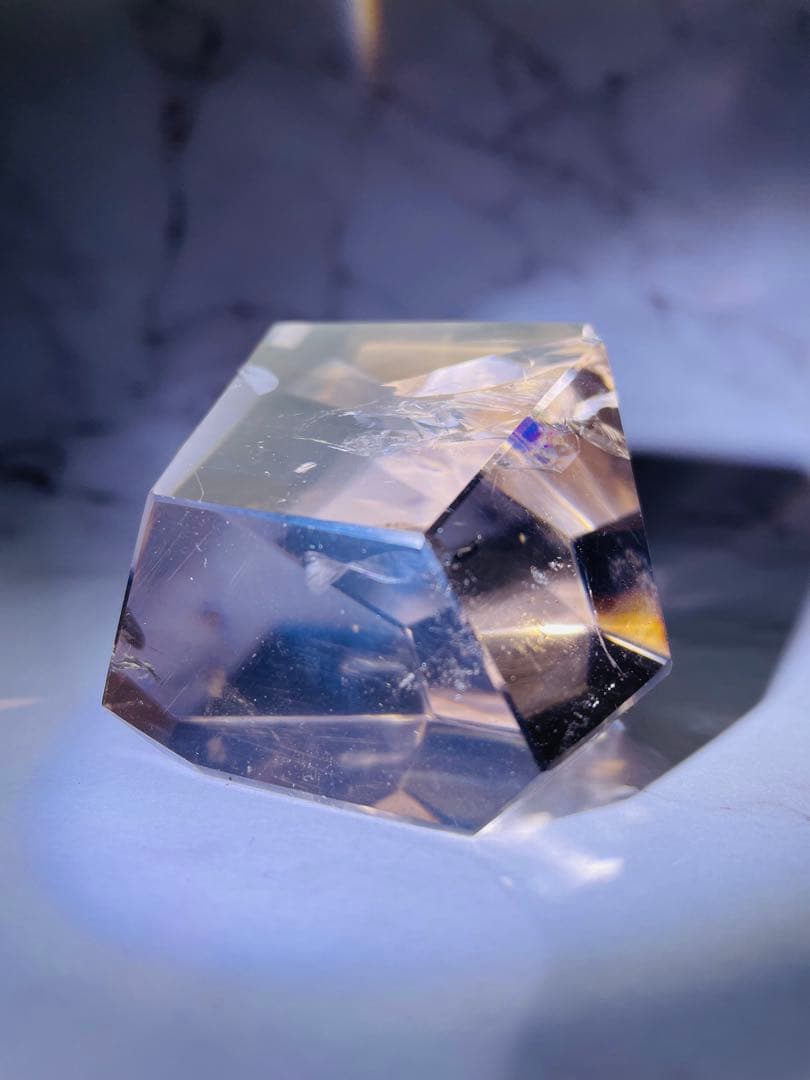 バイーア産　再生への道標レムリアンスモーキークリスタルフリーフォーム台座付き