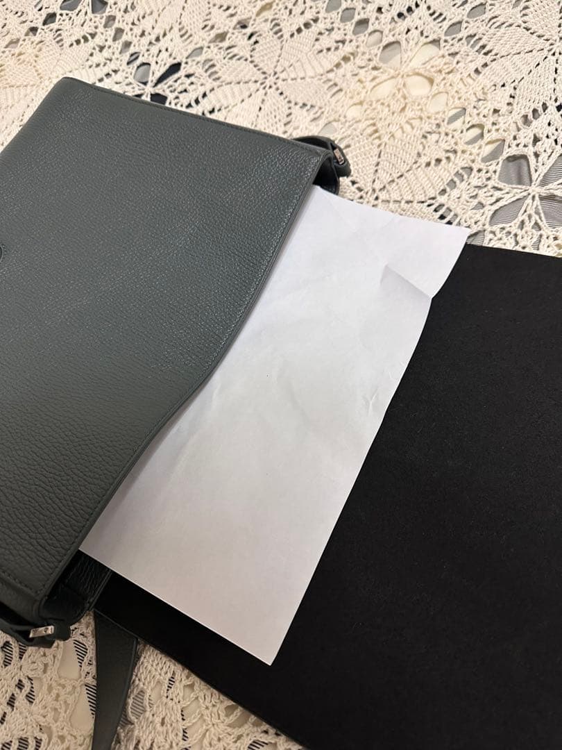 現行モデル☆定価77000円☆ほぼ未使用☆フルラ☆メッセンジャーバッグ☆グレー