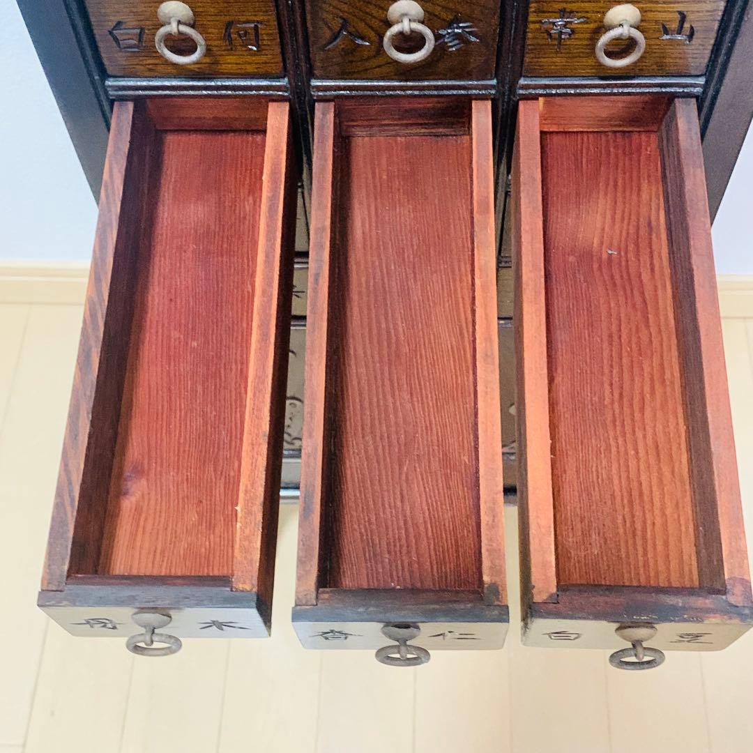 李朝　薬箪笥　時代箪笥　引き出し18杯 扉1箇所