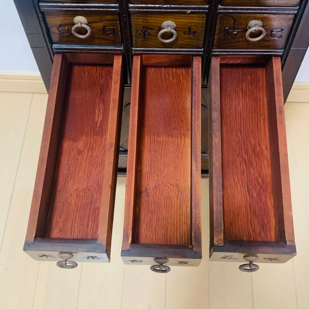 李朝　薬箪笥　時代箪笥　引き出し18杯 扉1箇所