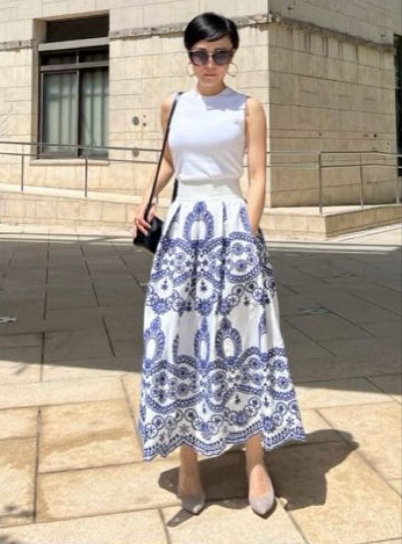 JENNE総刺繍BOXタックスカートMブルー