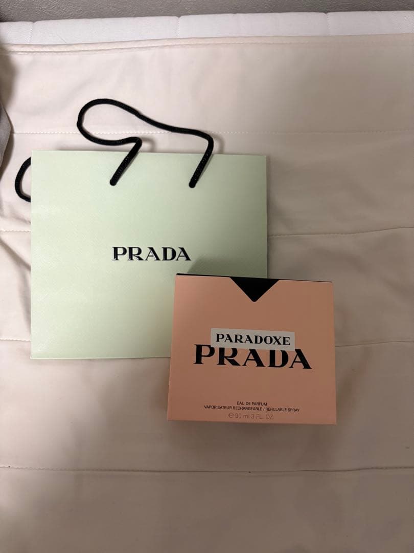 PRADA 香水 パラドックス