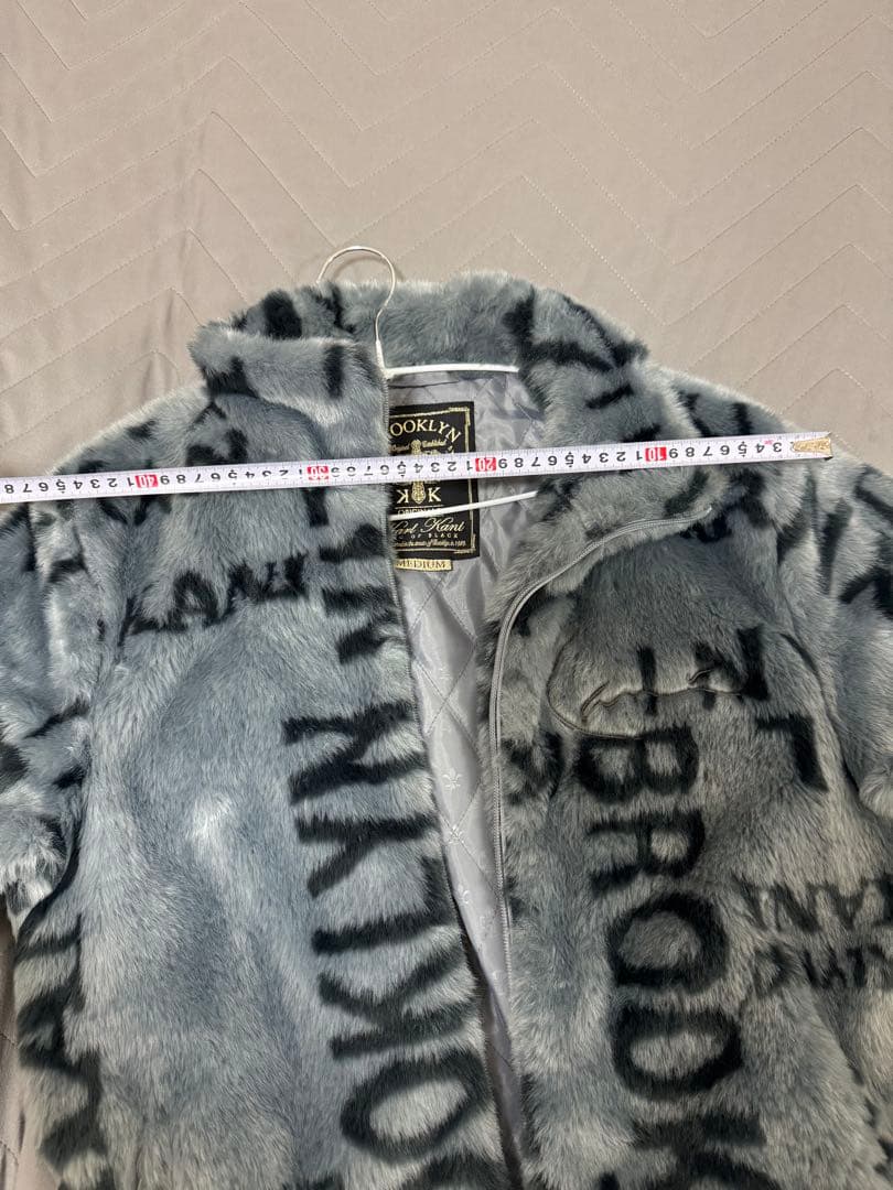 Karl Kani 総柄 ロゴ刺繍 ファーコート ボア L シルバーグレー