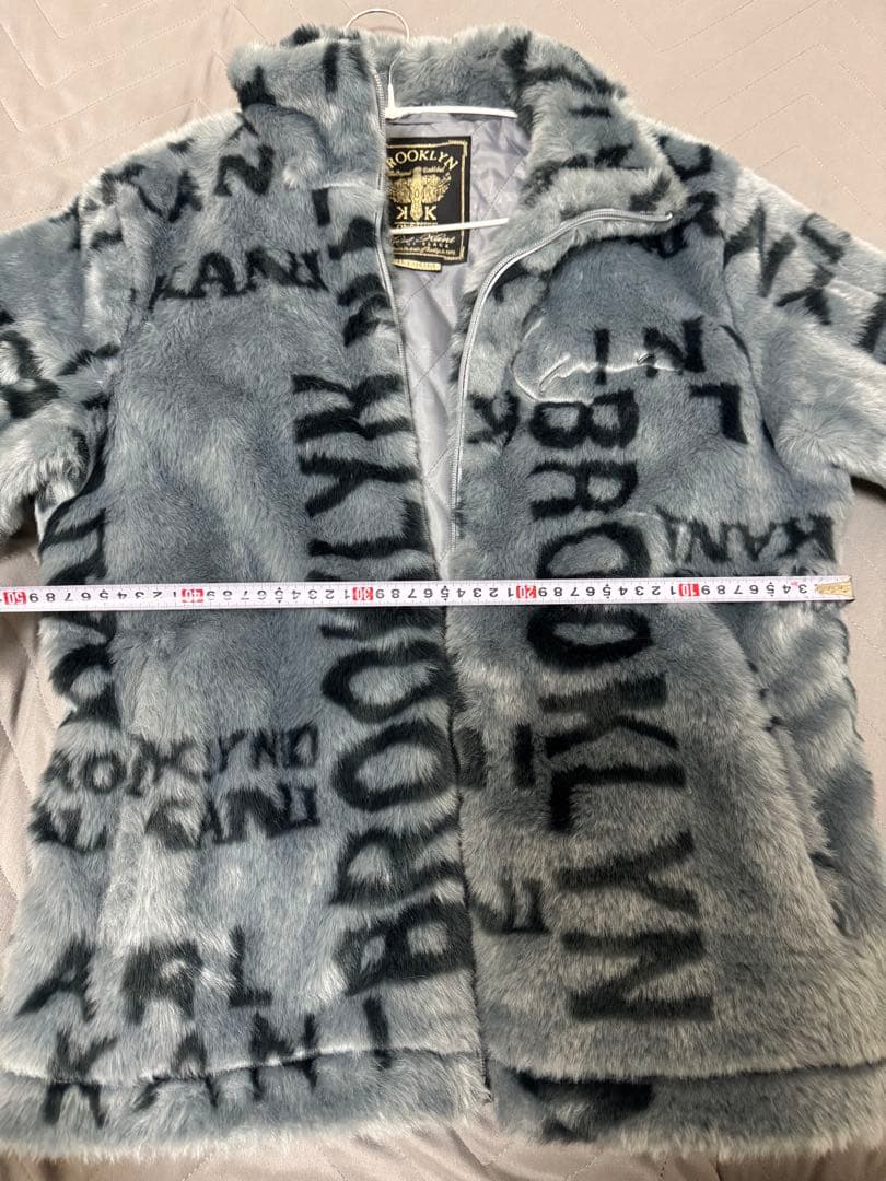 Karl Kani 総柄 ロゴ刺繍 ファーコート ボア L シルバーグレー