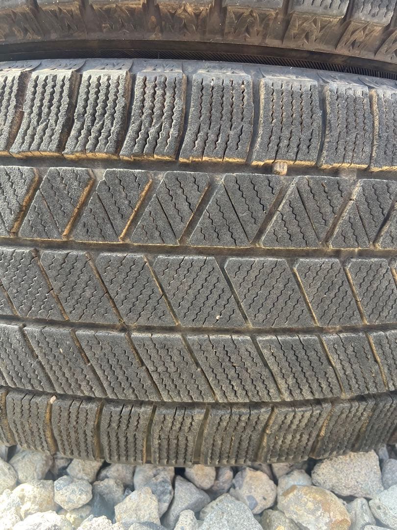ブリヂストン　ブリザック vrx3 225/60r17 22年製　2本のみ
