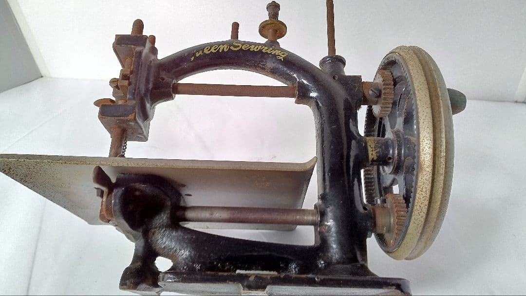 お値下げ　Queen 手回しアンティーク　ミシン